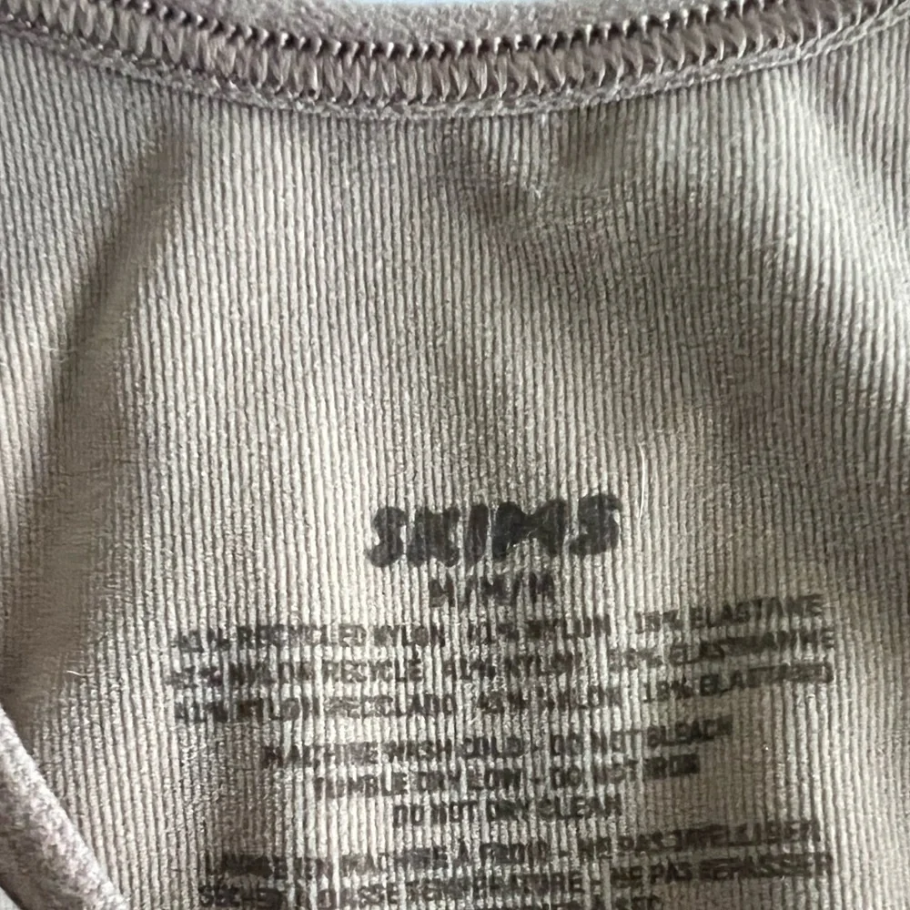 SKIMS seamless scoop neck thong bodysuit - Picture 2 of 5